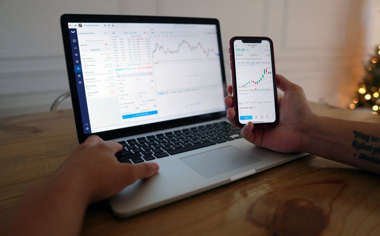 XRP Holds $1 Support As Wallet Growth Hits Three-Month High